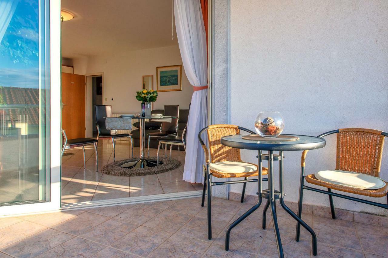 Guest house Jakic 1 *